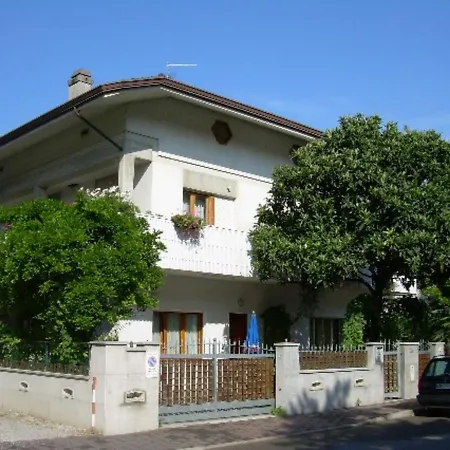 Appartamento New Within A Renovated Detatched House Ground Floor With Outdoor Patio *