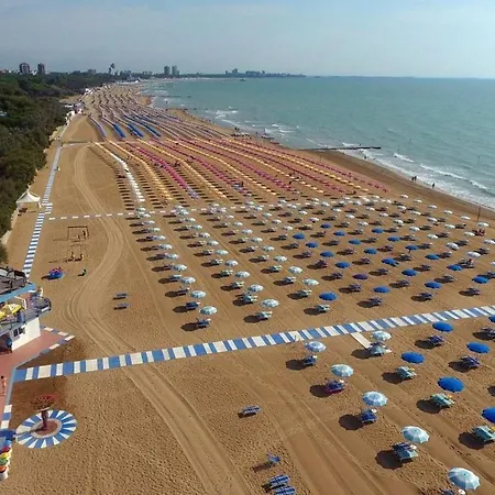 New Within A Renovated Detatched House Ground Floor With Outdoor Patio * Lignano Sabbiadoro
