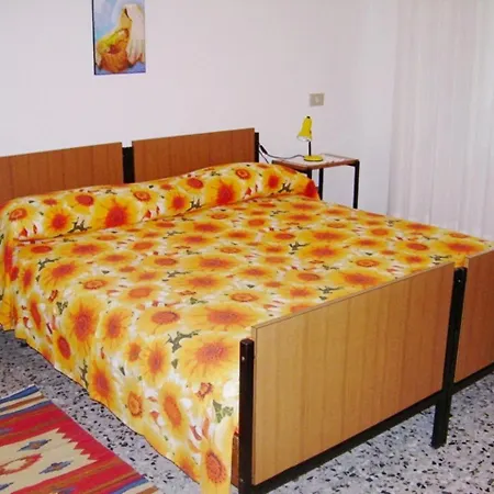 New Within A Renovated Detatched House Ground Floor With Outdoor Patio Lignano Sabbiadoro